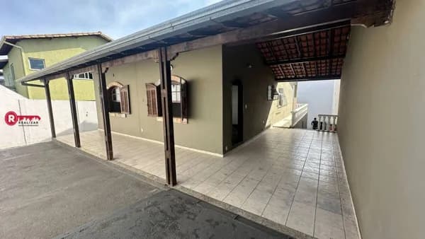 Casa com 03 Quartos sendo 01 com Closet no bairro Dom Bosco em Betim