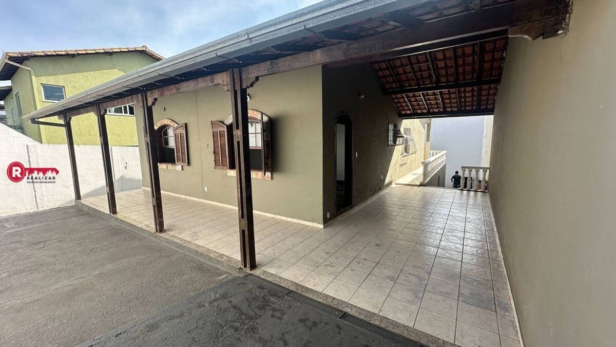 Casa com 03 Quartos sendo 01 com Closet no bairro Dom Bosco em Betim