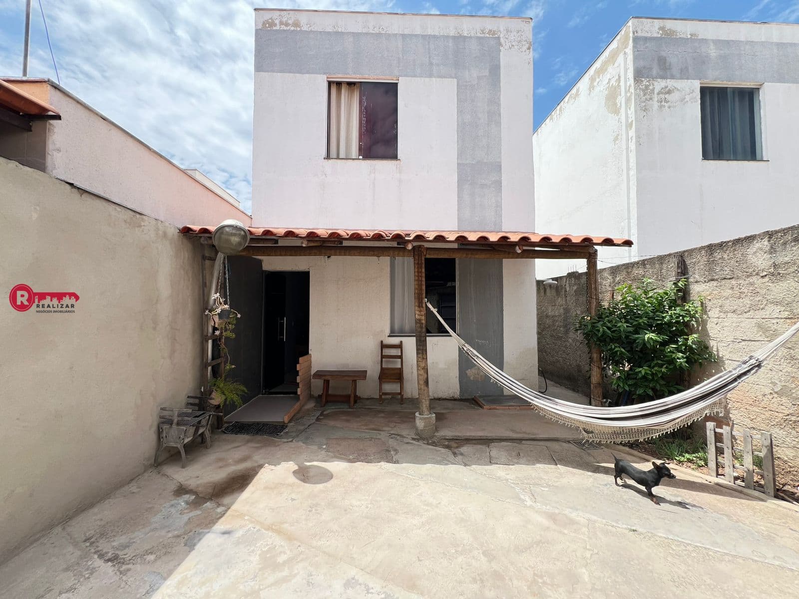 Casa Duplex com 02 Quartos à Venda em São Joaquim de Bicas no bairro Santo Antônio