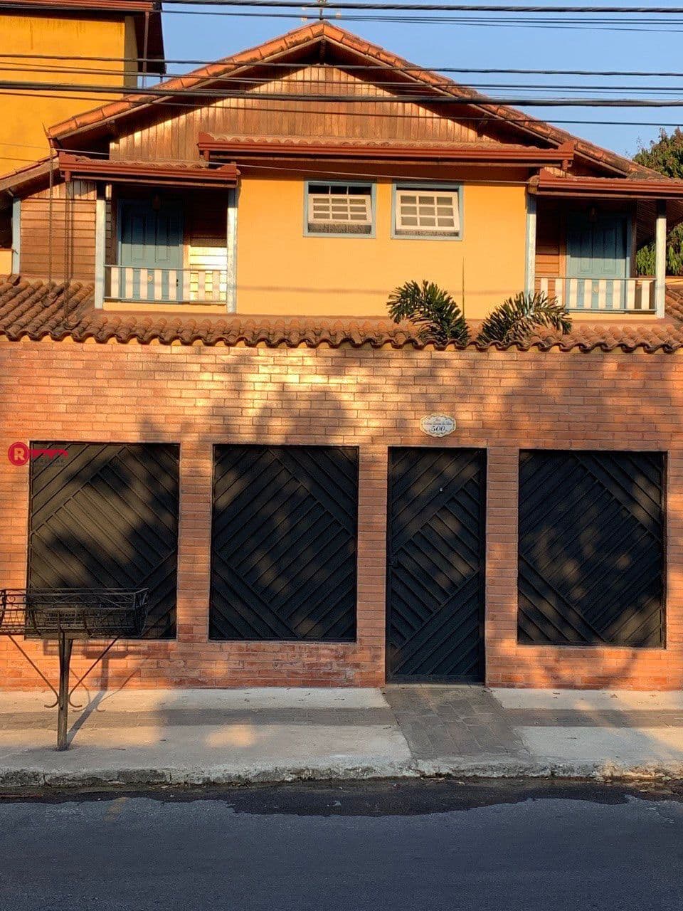 Casa Alto Padrão com 07 Quartos sendo 04 Suíte no Bairro Ingá em Betim