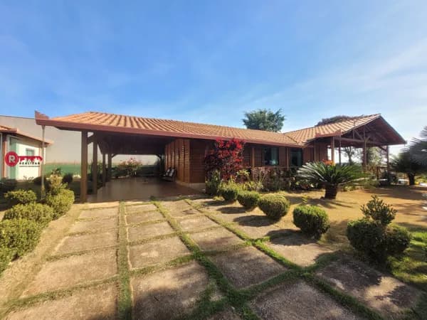 Sítio Alto Padrão com 1.000m² com 03 Quartos sendo 01 Suíte no Condomínio Fazenda Mirante em Igarapé.