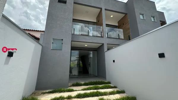 Casa Duplex com 03 Quartos sendo 01 Suíte à Venda em Betim no bairro Senhora das Graças