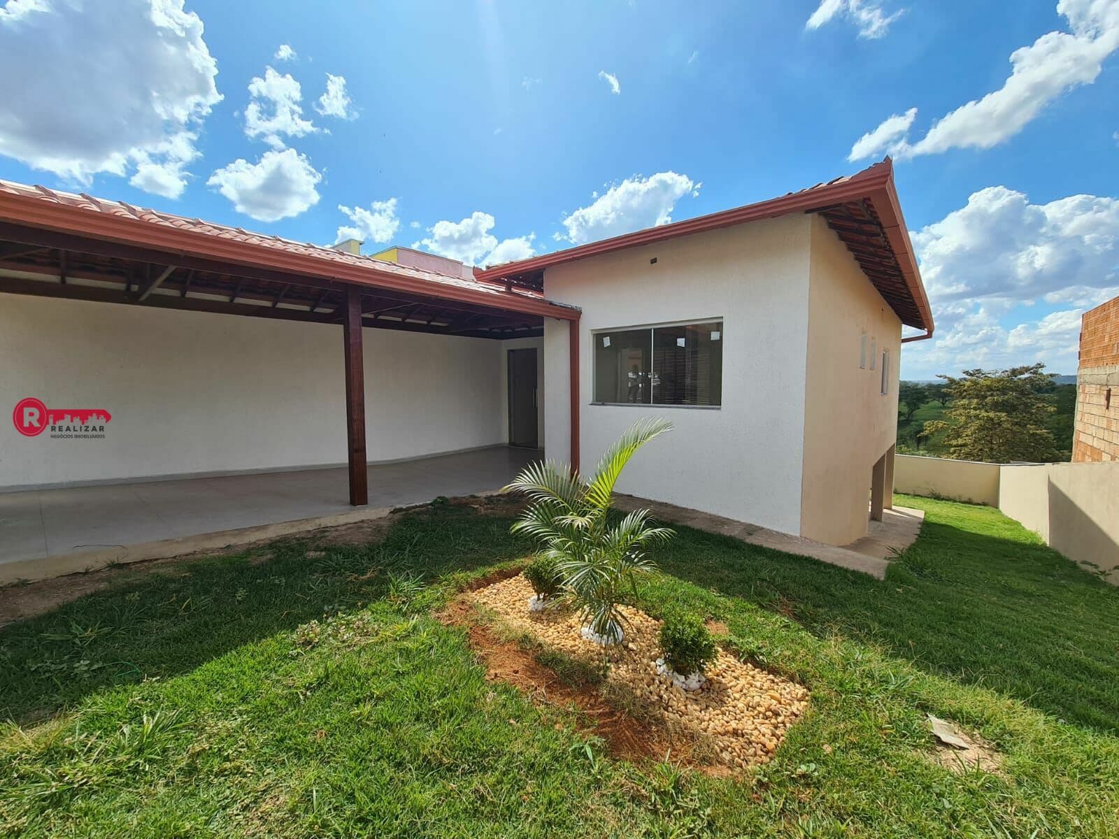 Casa de Lote Inteiro com Amplo Espaço de Porão no bairro Casa Grande em São Joaquim de Bicas