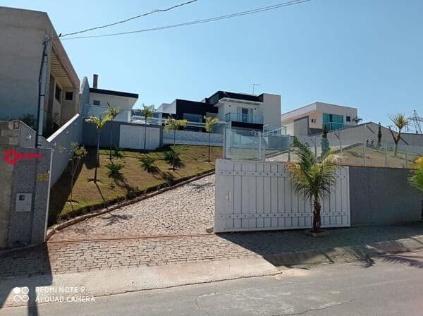 Casa Alto Padrão com 05 Quartos no Condomínio Aldeias do Lago na cidade de Esmeraldas