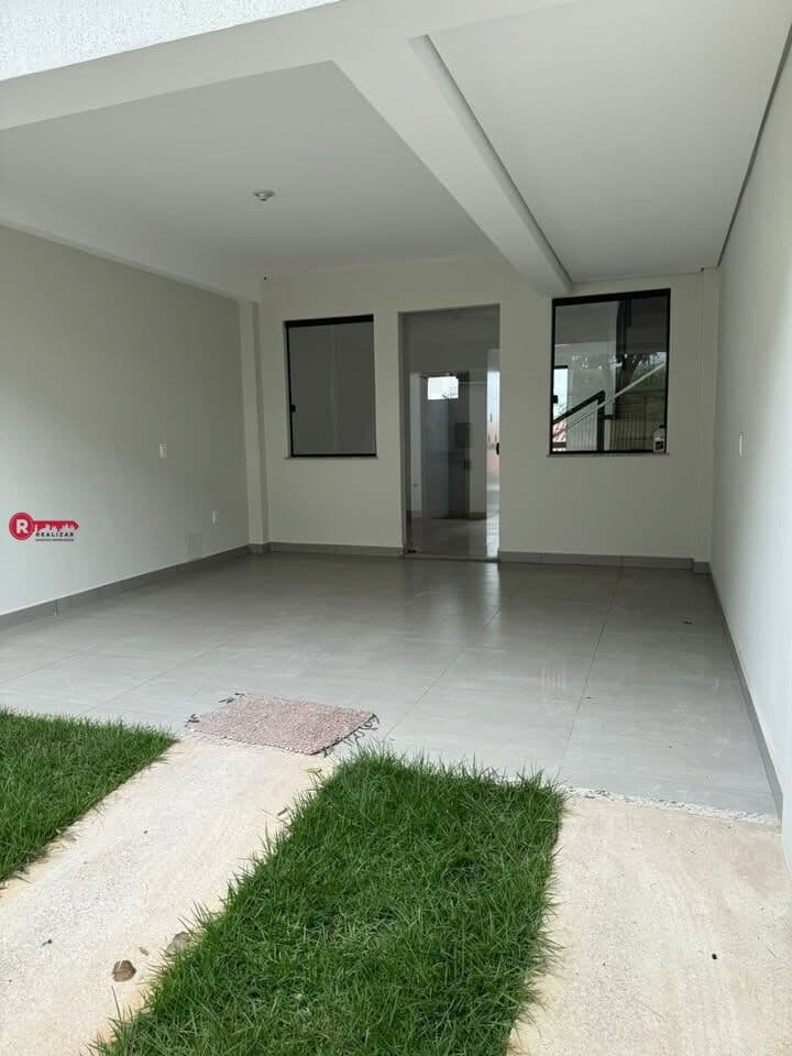Casa Duplex com 03 Quartos sendo 01 Suíte à Venda no Centro de Betim