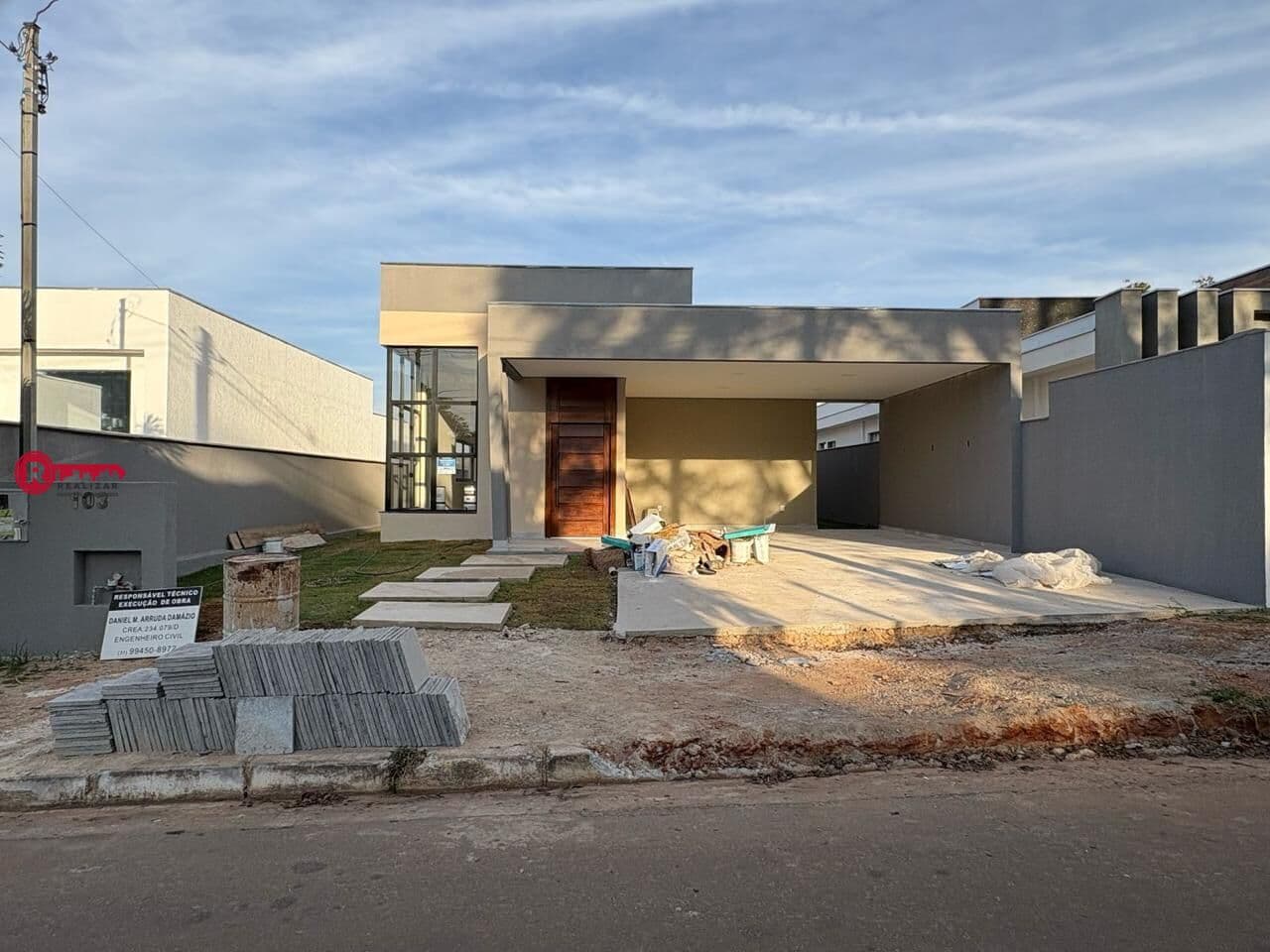 Casa Alto Padrão com 03 Quartos sendo 01 Suíte à Venda no Condomínio Portal do Igarapé