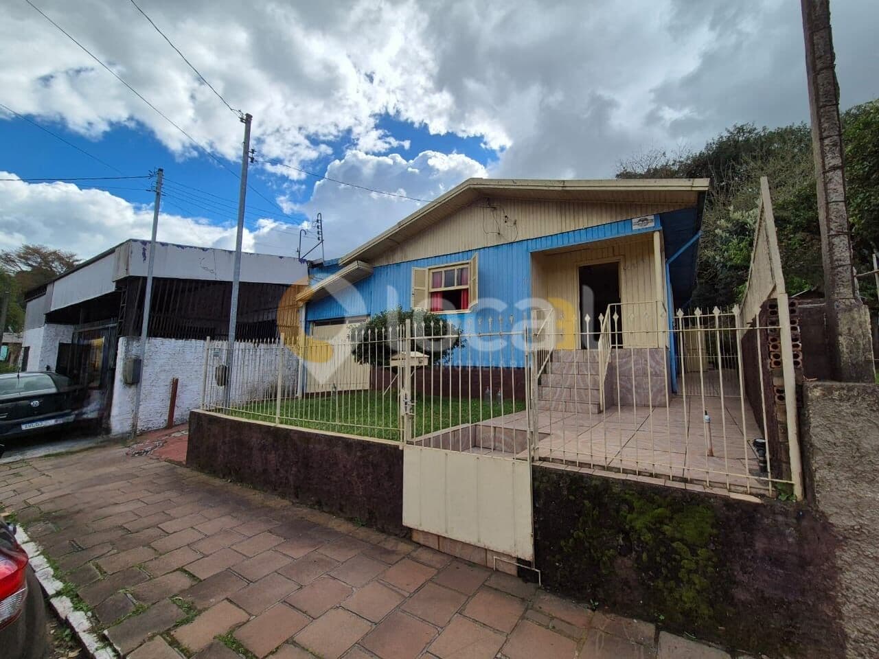 Casa com Pavilhão - Residencial/Comercial