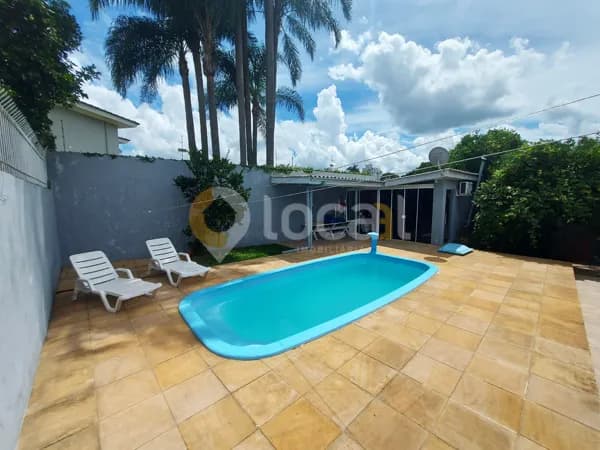 Casa na Loeff com Piscina