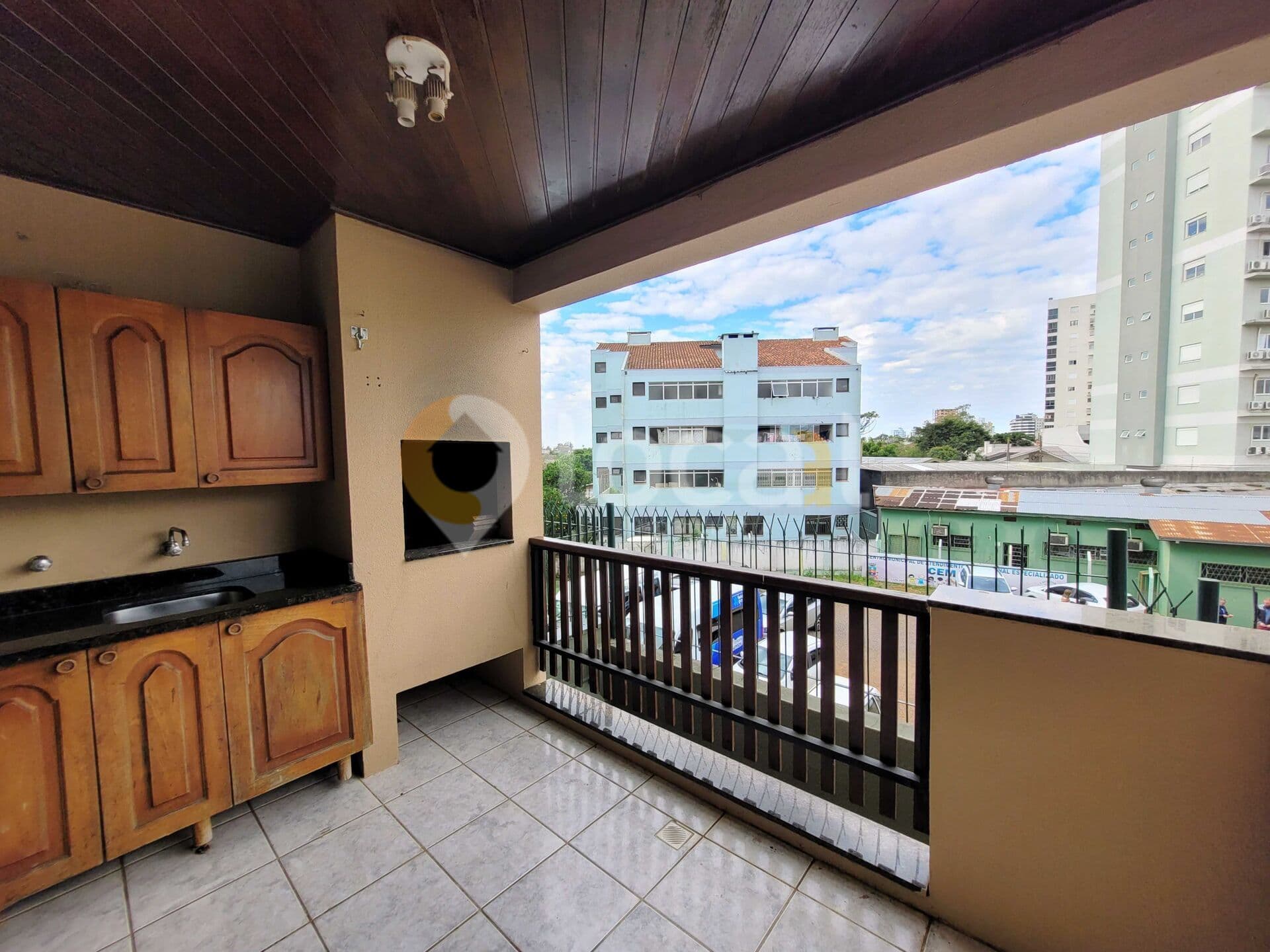Apartamento semimobiliado no Centro