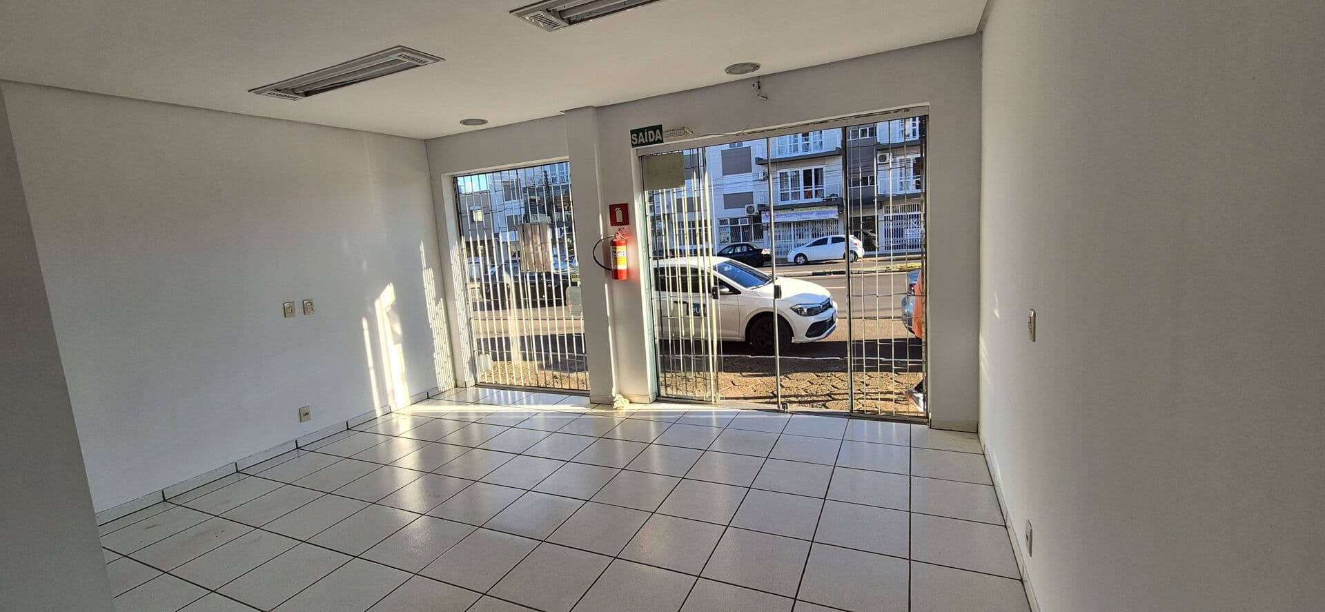 Sala comercial Térrea com frente para Av. Flores da Cunha