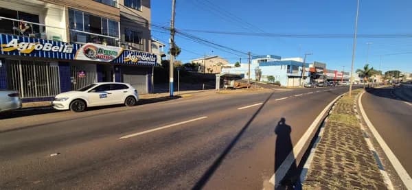 Sala comercial Térrea com frente para Av. Flores da Cunha