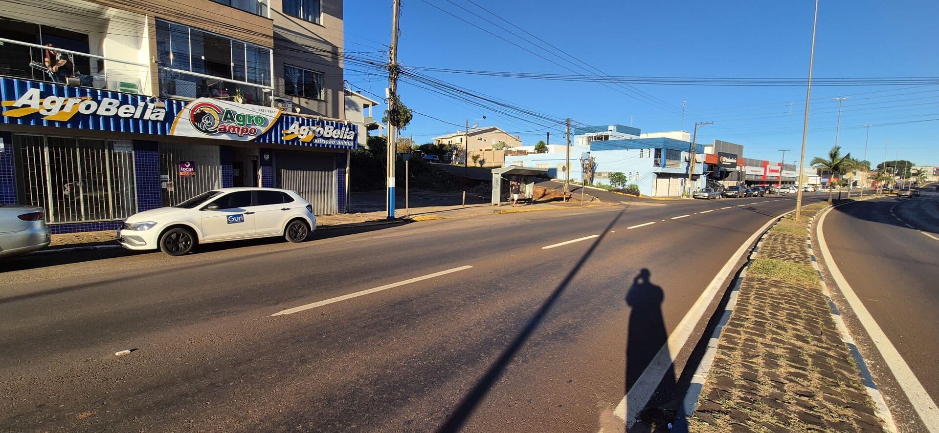 Sala comercial Térrea com frente para Av. Flores da Cunha