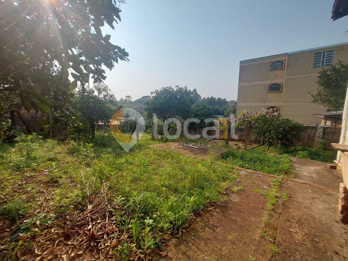 Casa em terreno amplo e localizado em área central!