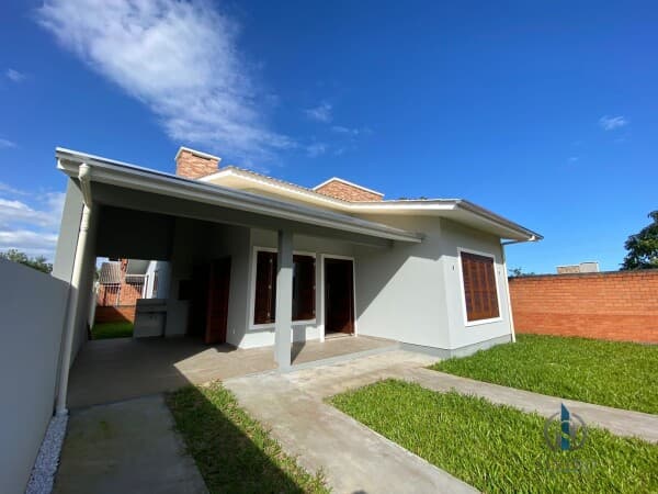 Encante-se com Esta Casa de 3 Dormitórios na Rua Tubarão, Bellatorres"