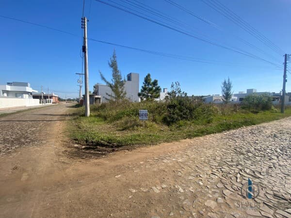 Terreno de esquina na Praia de Bellatorres
