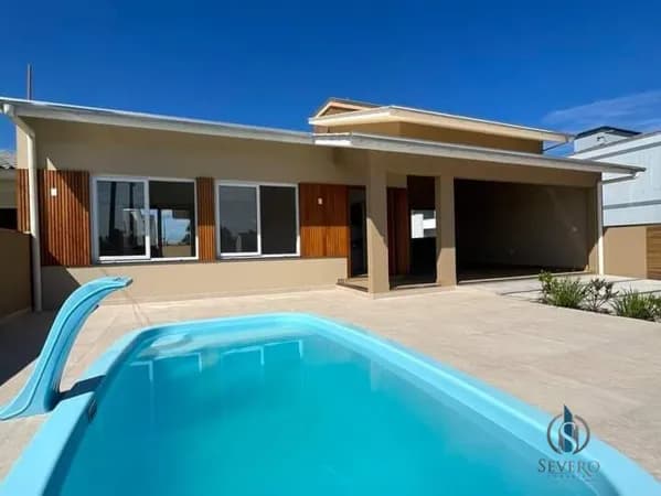 Casa com piscina e duas suites na Praia de Bellatorres