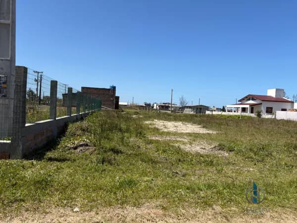 Terreno na Praia Xangri-lá dos Mares, quadra mar