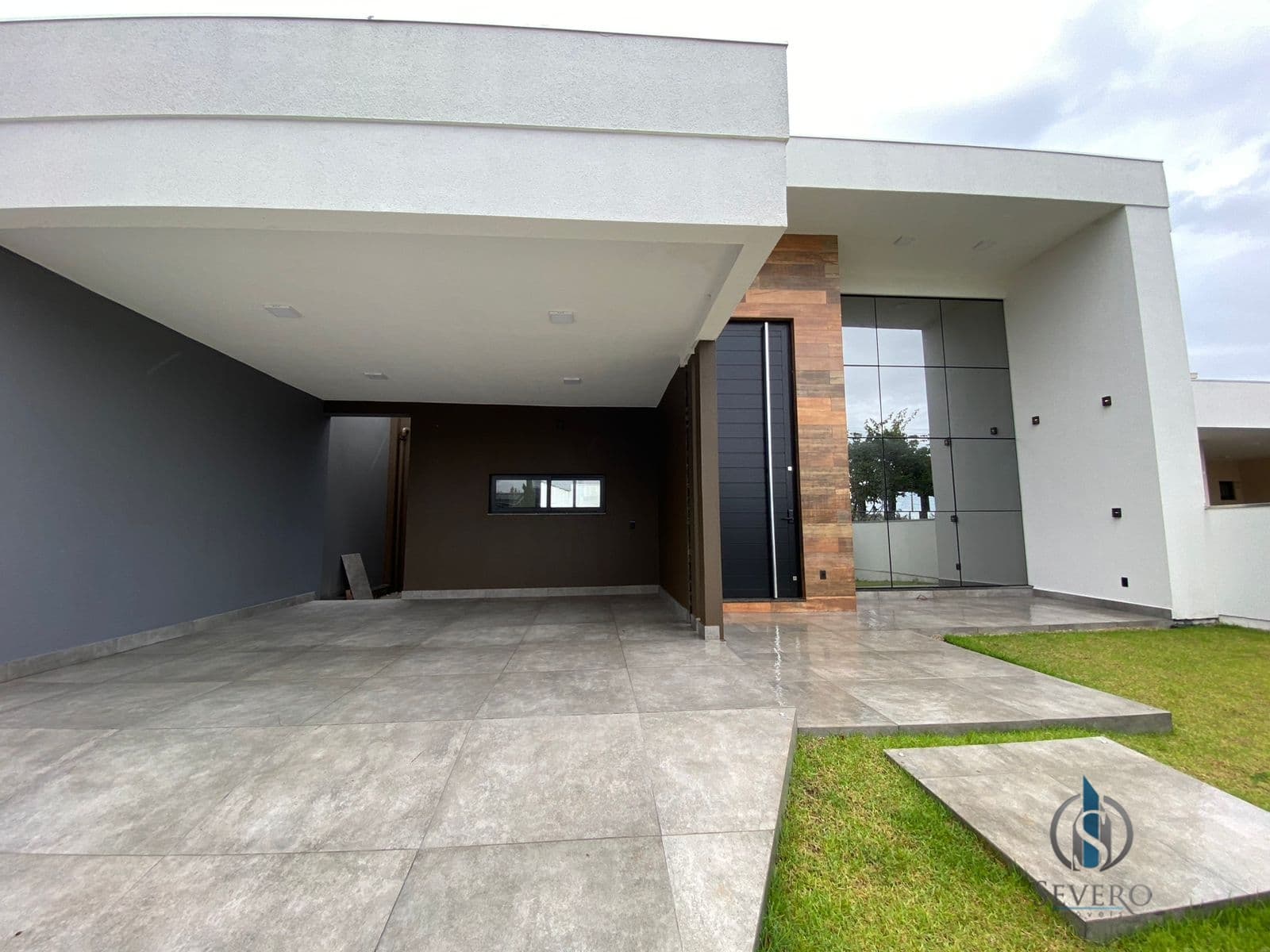 "Casa de Alto Padrão Totalmente Automatizada a 200m do Mar – Bellatorres, SC"