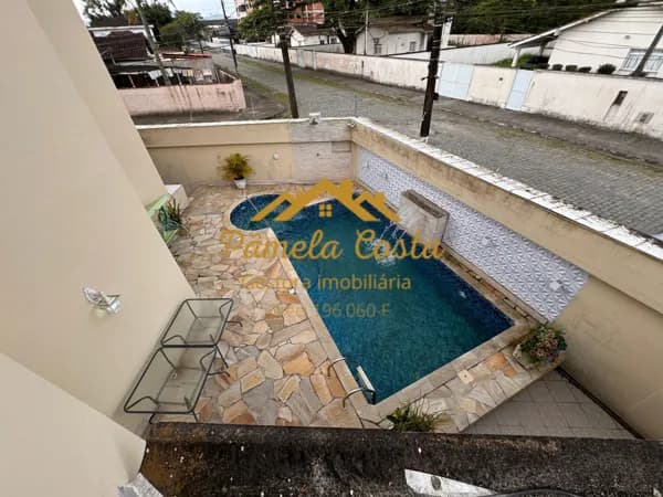 Sobrado com Piscina