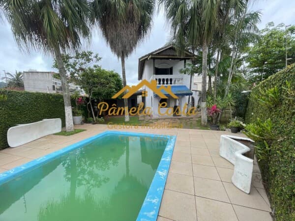 Casa de esquina à venda na Praia do Pernambuco, Guarujá/SP