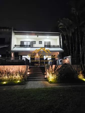 👑 Residência de Alto Luxo em Condomínio Clube Exclusivo – Guarujá/SP