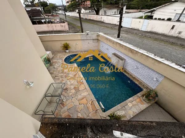 Sobrado com Piscina