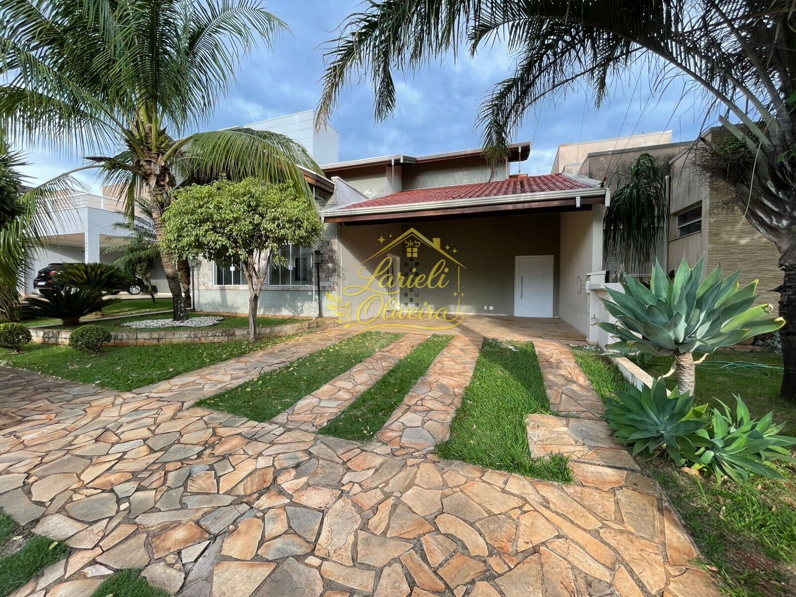 Casa com 4 quartos sendo 1 suíte em Condomínio Residencial Raízes em Paulínia