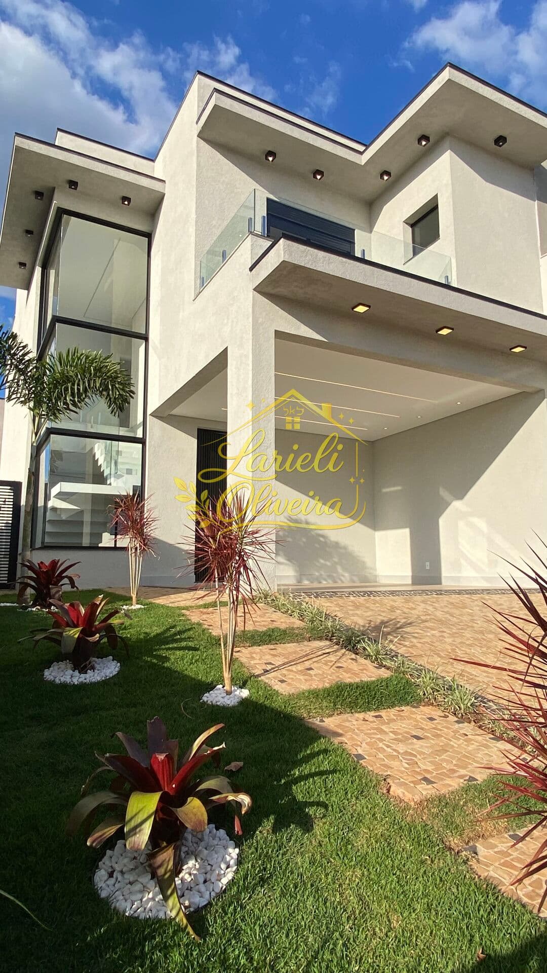 Lindo Sobrado com 3 Suítes, 1 Closet, Piscina, Área Gourmet, Cozinha planejada com Ilha e Cooktop. Condomínio Terras da Estância em Paulínia-SP