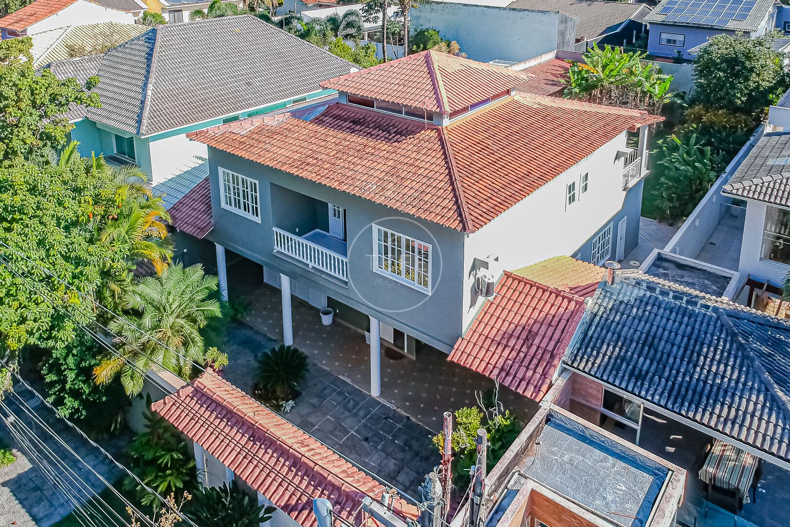 CASA com 5 DORMITÓRIOS à VENDA - 600m² de terreno - Condomínio MARAMAR
