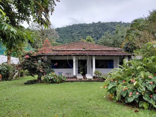 CASA 6 DORMITÓRIOS / TERRENO de 5.000m²