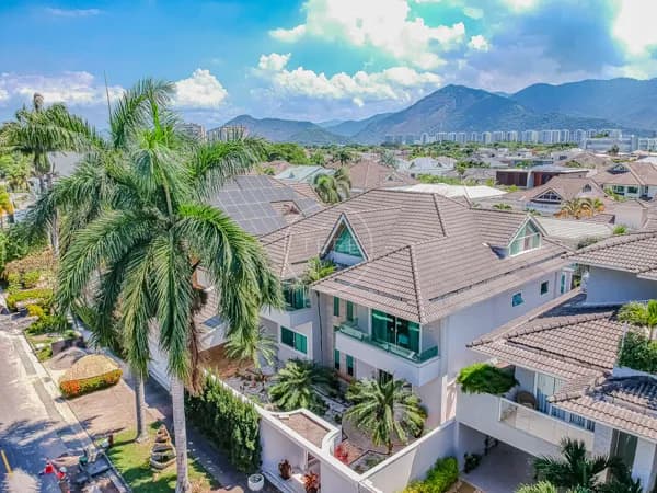 CASA com 6 SUÍTES e 10 BANHEIROS no CONDOMÍNIO SANTA MÔNICA JARDINS - RIO DE JANEIRO, RJ