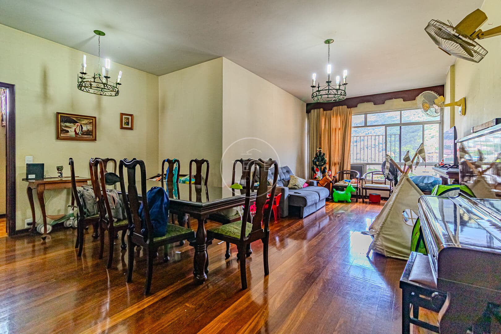 APARTAMENTO com 3 DORMITÓRIOS