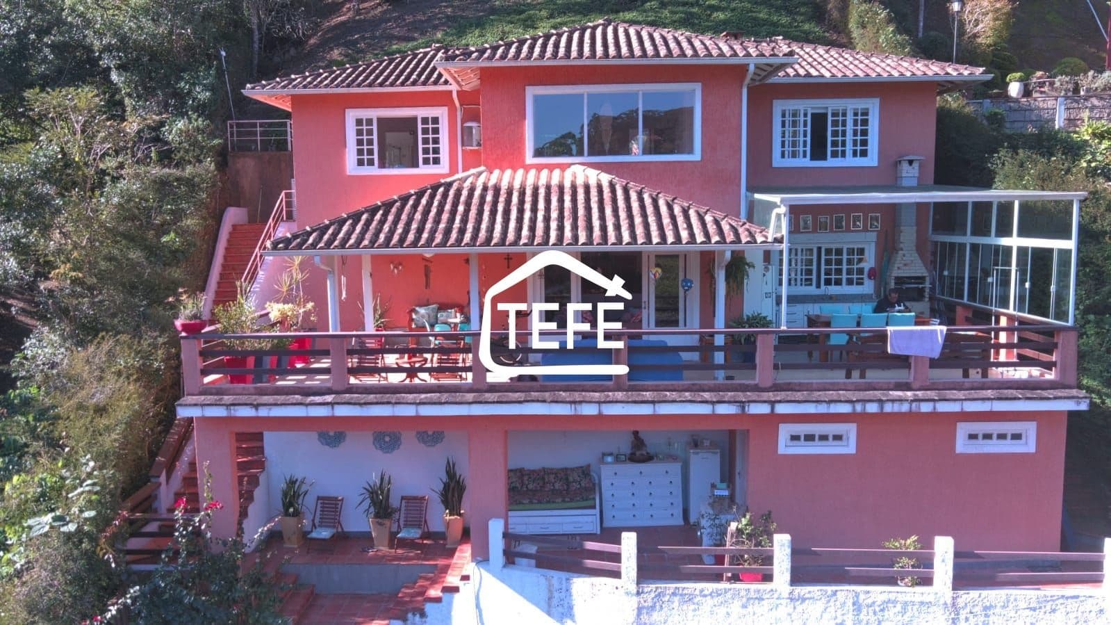 CASA maravilhosa em PETRÓPOLIS (Itaipava) - 3 SUÍTES - R$ 1.700.000
