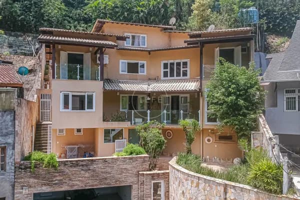 CASA de 5 DORMITÓRIOS em NITEROI - R$ 1.100.000