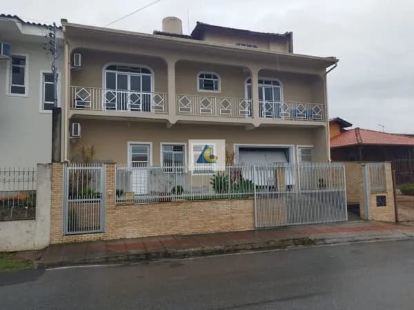 Casa Residencial / Comercial