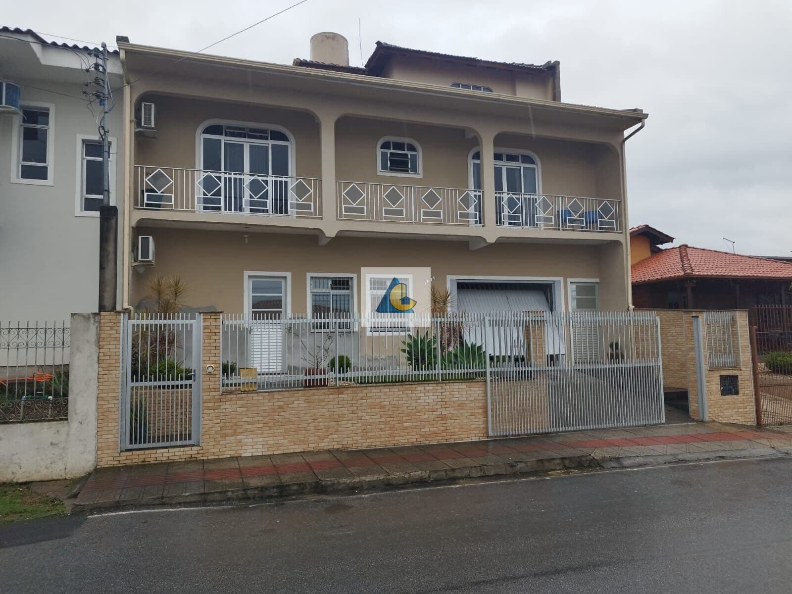 Casa Residencial / Comercial