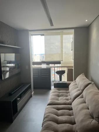 Apartamento com suíte, sacada estendida, sol da manhã e 1 vaga coberta – Living Vision
