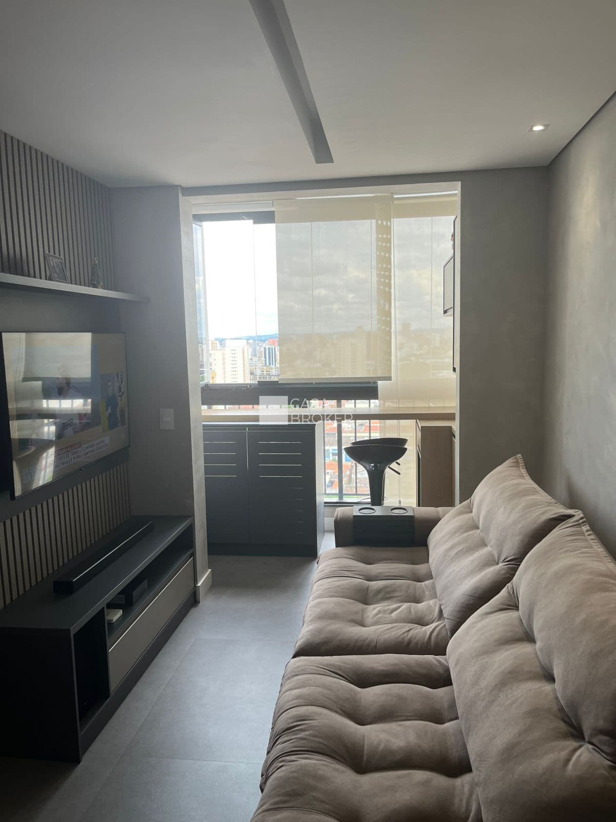Apartamento com suíte, sacada estendida, sol da manhã e 1 vaga coberta – Living Vision