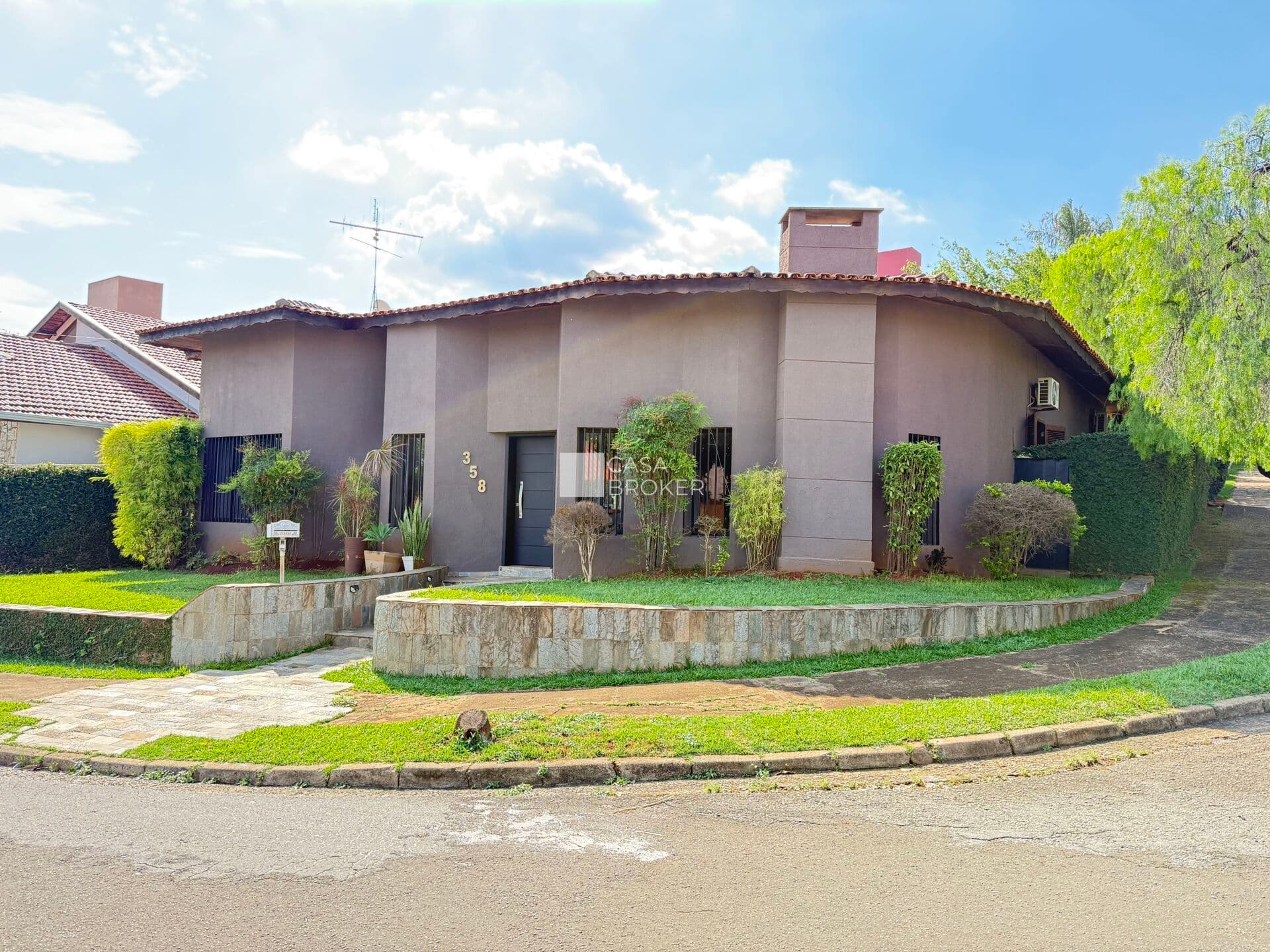 Casa Térrea de Alto Padrão – Mobiliada, Sofisticada e Sustentável