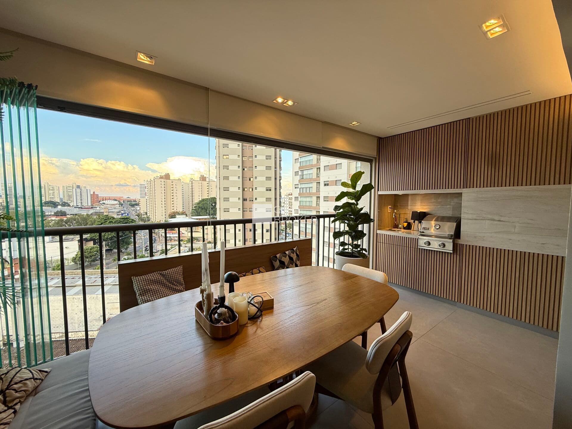Grand Guanabara Duo | 87m² com 2 Vagas | Design Refinado, 2 Suítes e Pôr do Sol Privativo