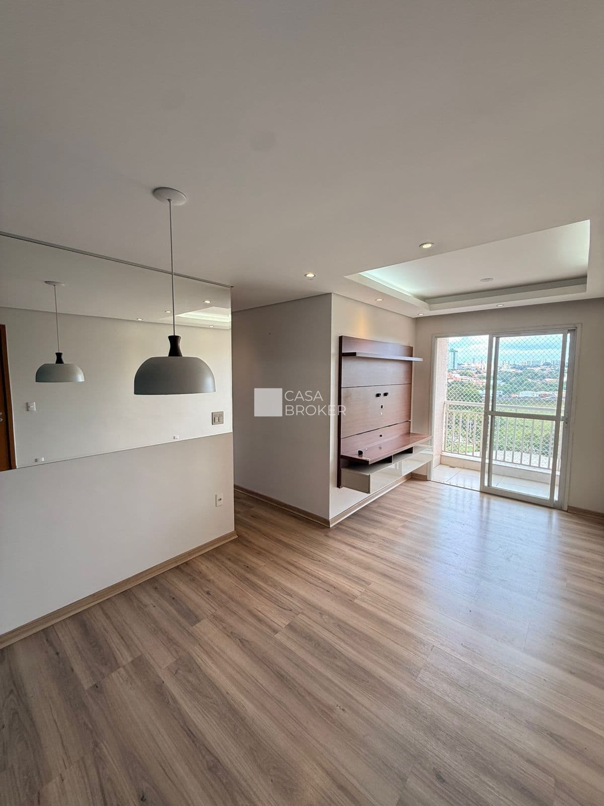 Apartamento 2 dormitórios e varanda em Campinas