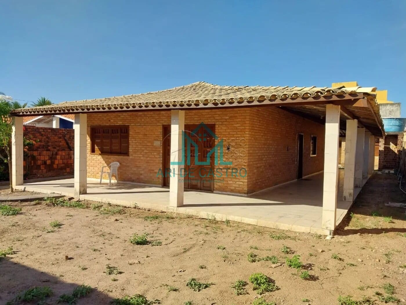 Casa com 3 quartos, Varanda e Terreno com 525m² à venda na Barra de São Miguel - Alagoas