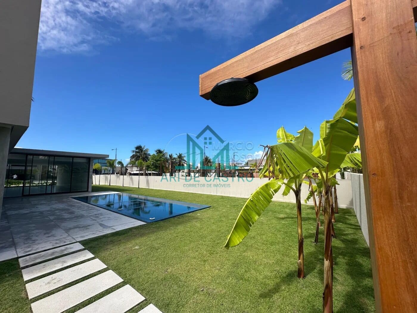 Casa Alto Padrão com 619m² com 4 Suítes e Piscina à venda no Condomínio Laguna - Maceió Alagoas