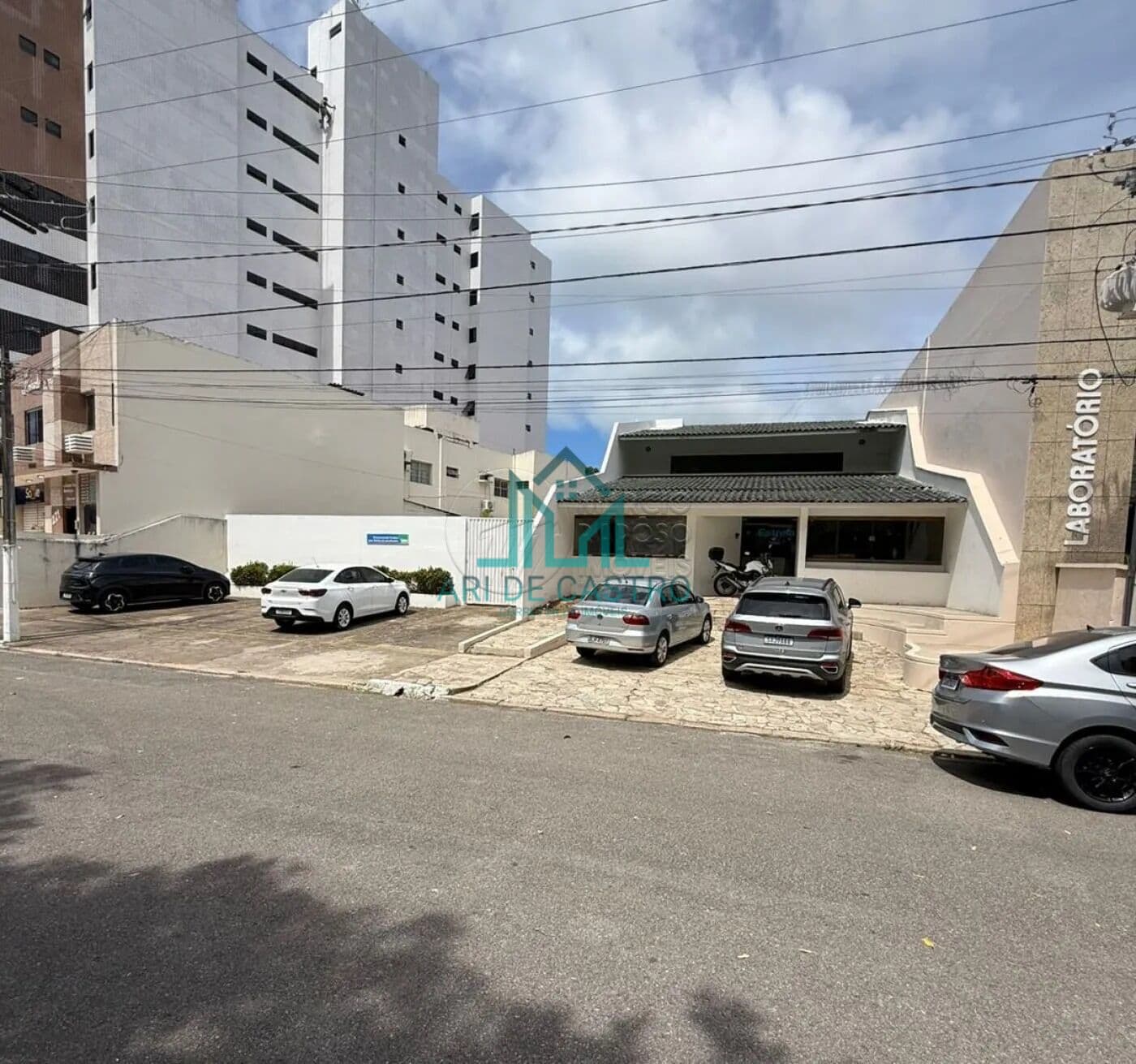Ponto Comercial, Recepção, 08 Salas, Gabinete, Salas de reunião, Estacionamento para 15 vagas à venda no Farol - Maceió Alagoas