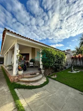 Casa com 3 Quartos com 328m², 3 Quartos, em Condomínio no Jardim Petrópolis - Maceió Alagoas