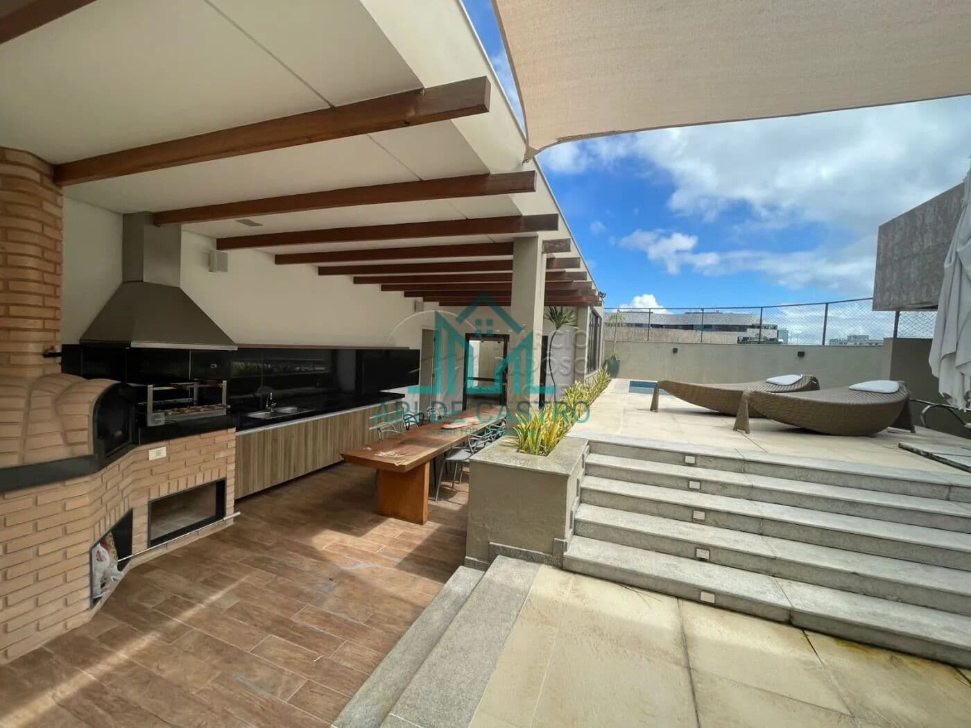 Cobertura Duplex Beira-Mar com 4 Suítes, 616m², Piscina e Vista Incrível – Ponta Verde, Maceió