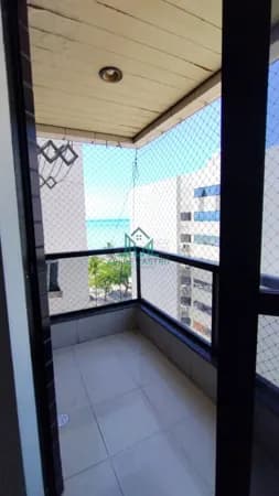 Apartamento com Varanda e 2 Quartos, 59m² à Beira-Mar da Praia de Pajuçara - Maceió Alagoas