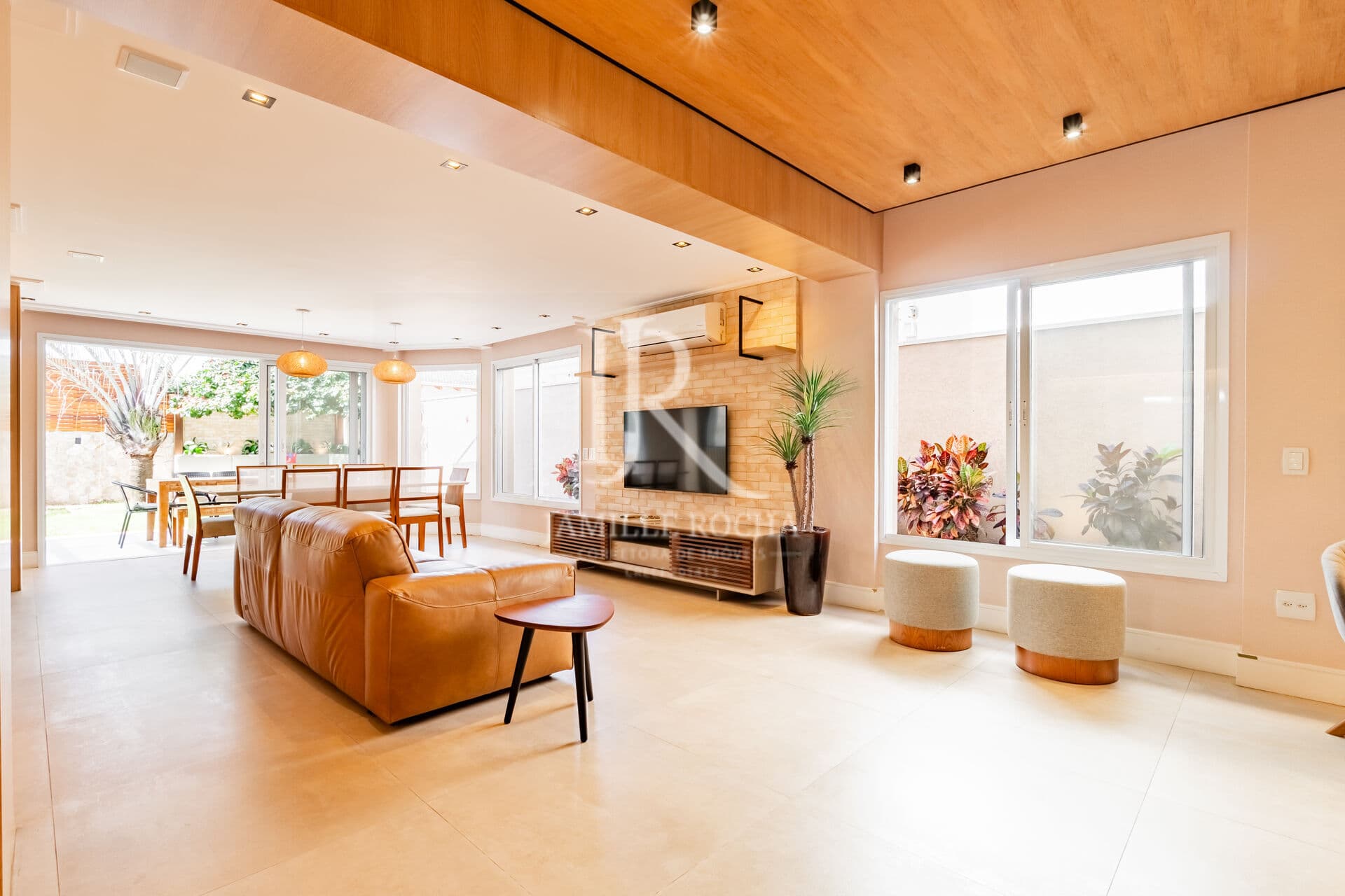 Casa Alto Padrão REFORMADA e MOBILIADA à venda em Alphaville 05 - Santana de Parnaíba/SP
