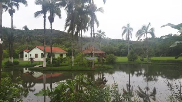 Fazenda/Sítios/Chácaras em Itaquaquecetuba - Jardim Valparaíso