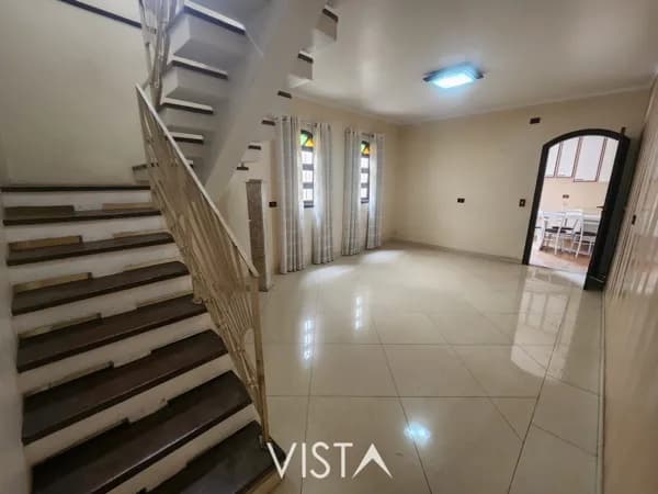 Sobrado com 3 Quartos e 4 banheiros à Venda, 200 m² | Jd Textil